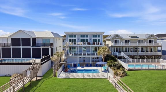 OceanFront - X5 Master bedrooms - Beach Front Pool & Tiki bar
