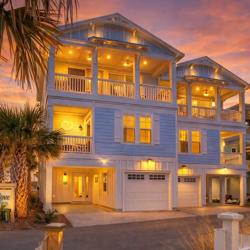 Sea Breeze Retreat · Mins walk to the beach